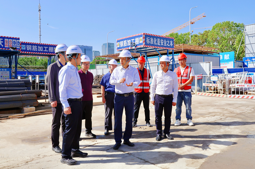 局黨委書記、局長李軍到兩淮控股集團(tuán)項(xiàng)目檢查指導(dǎo)工作并慰問一線職工